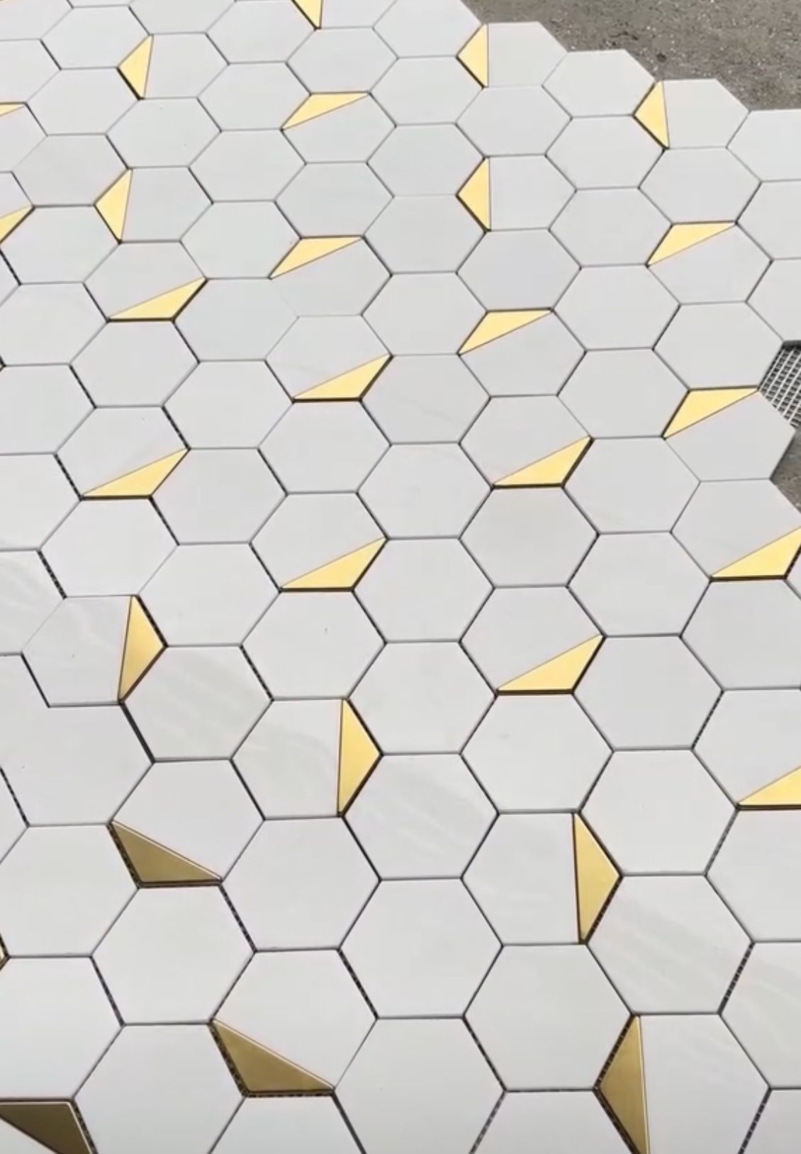 Mozaic hexagon Pure White&Gold, alb si auriu 34x34.5 cm