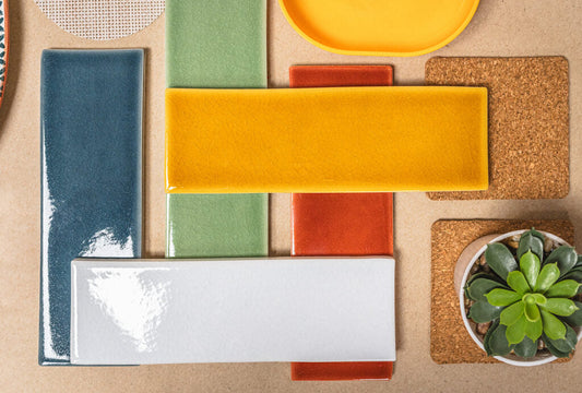 Faianță craquelle vs faianță lucioasă simplă – ce alegi pentru proiectul tău?